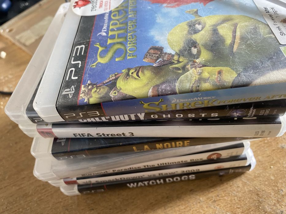 Playstation 3, monitor ,com varios jogos e 2 comandos usados