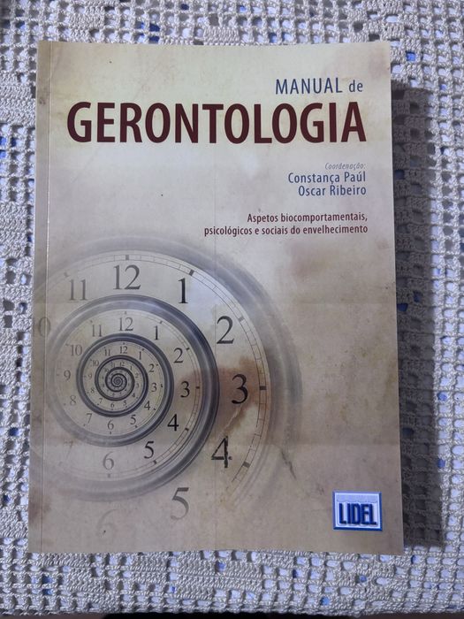 Livros de Oscar Ribeiro e de Contança Paúl