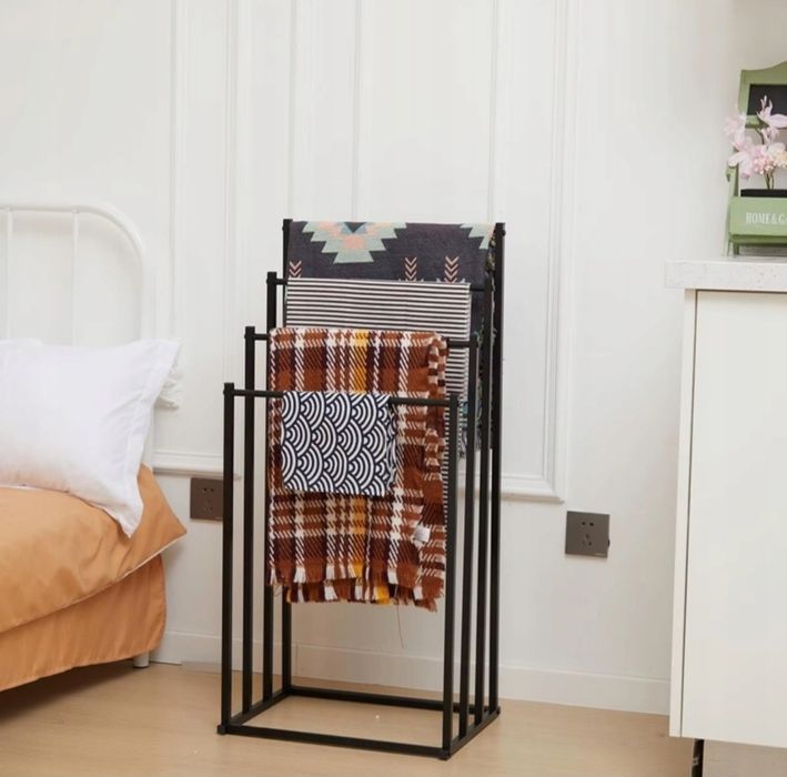 Nowy czarny stojak organizer łazienkowy na ręczniki