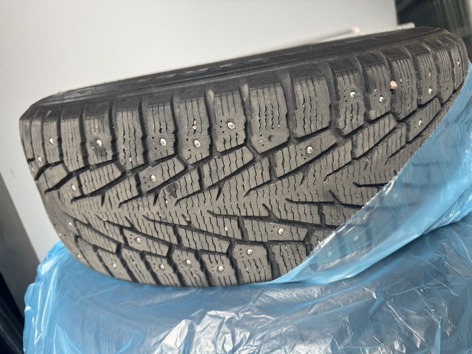 Шини з дисками 225/60 r17 Nokian