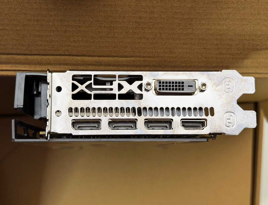 XFX AMD Radeon™ RX 580 8GB GTS XXX Edition (Estado Impecável)