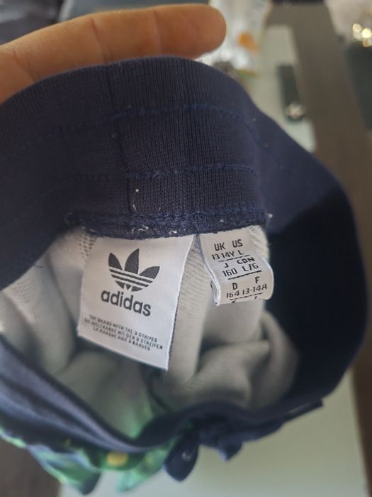 Ktorkie spodenki Adidas szorty 164 cm