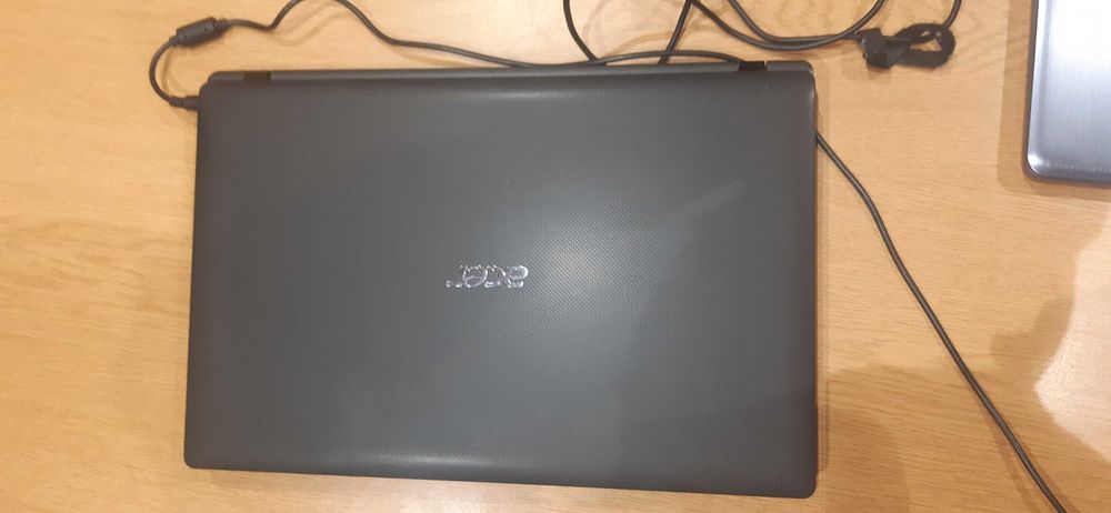 Portátil Acer Aspire 5742