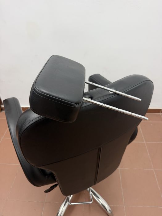 Cadeira Profissional de Barbeiro / Cabeleireiro / Estética – Reclinável e Elevatória