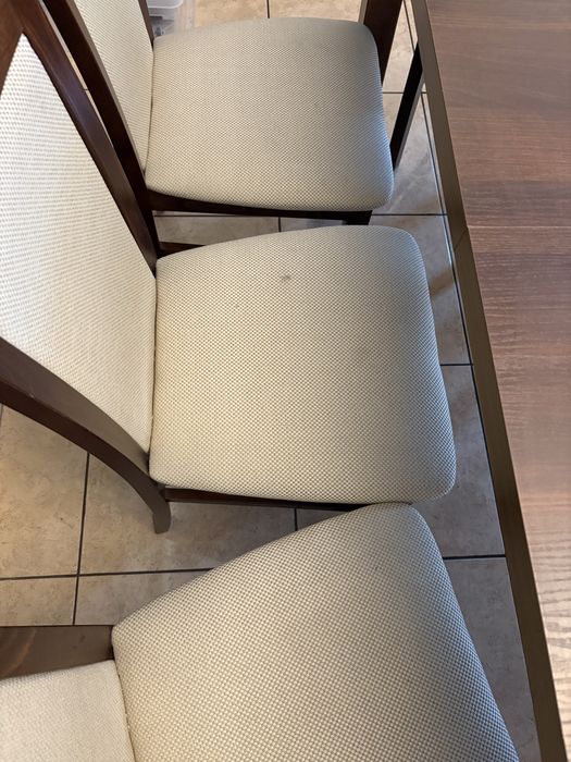 Sprzedam stół z krzesłami