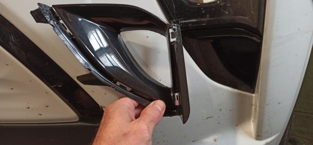 Заглушка переднього бампера Chevrolet Bolt euv