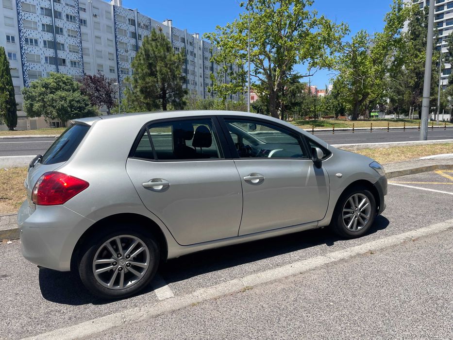 Toyota Auris 1.4 D4D — photo 2