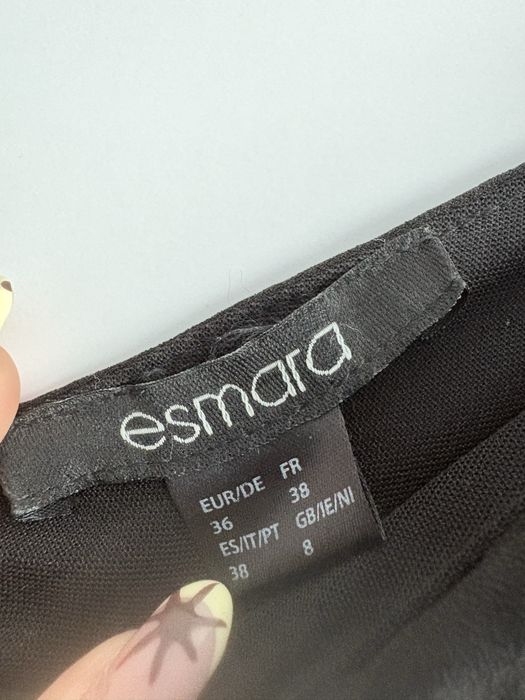 Sukienka czarna na ramiączkach na lato