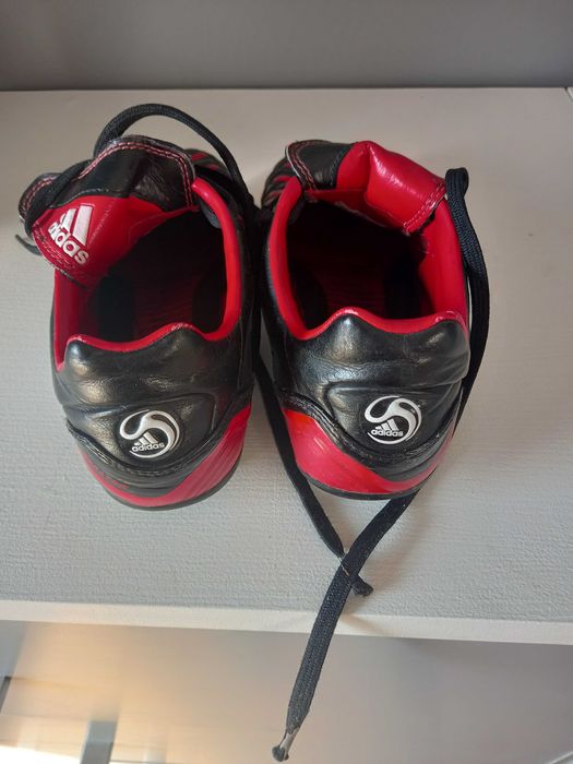 Korki buty sportowe do gry w piłkę nozna noge adidas