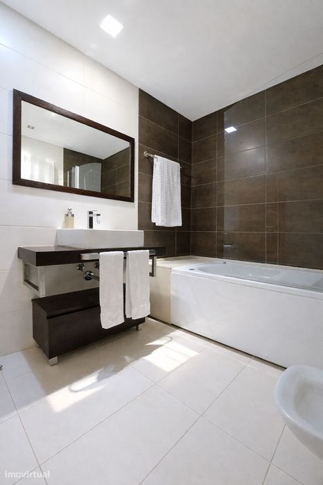 T2 com Box de 32,85 m² e Arrecadação de 19,60 m² com Piscina