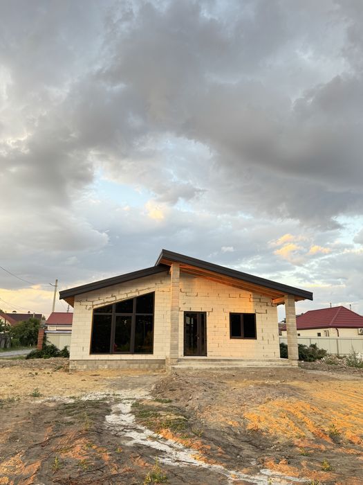 Продам будинок м.Славута 127кв.м. 10сотих землі.