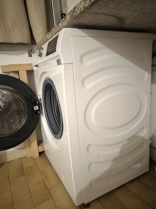 Máquina de Lavar Roupa HISENSE - 10kg/1400rpm