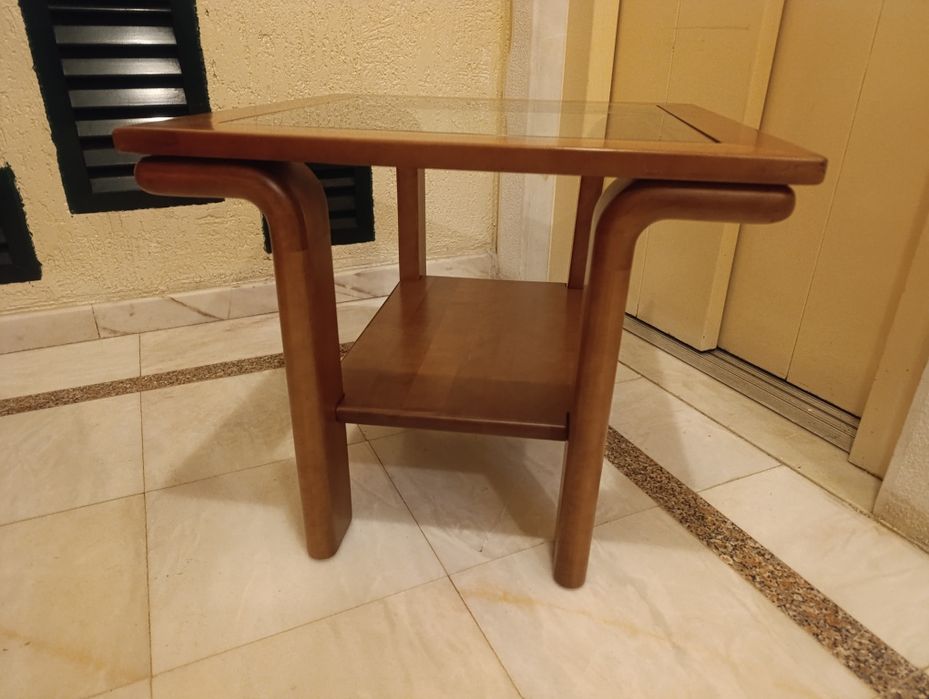 Mesa de centro com tampo de vidro
