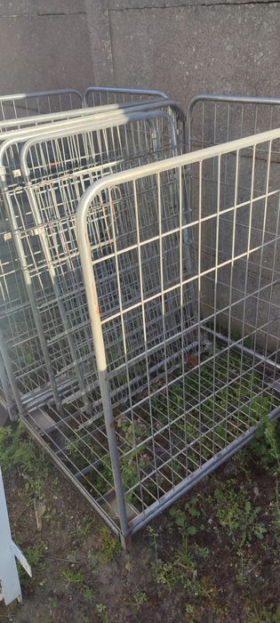 Wózki transportowe na kółkach