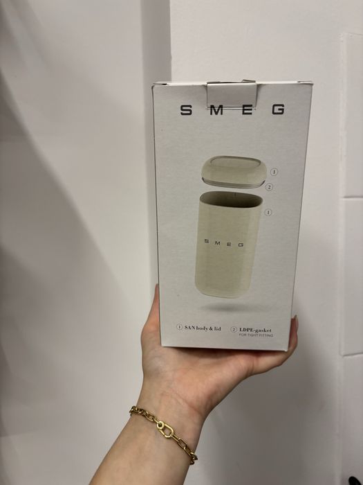 Smeg pojemnik nowy