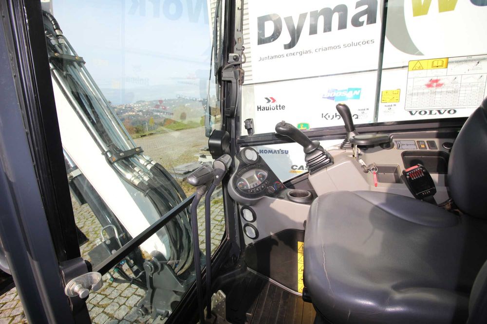 MInigiratória de Rastos escavadeira Bobcat E35 Z