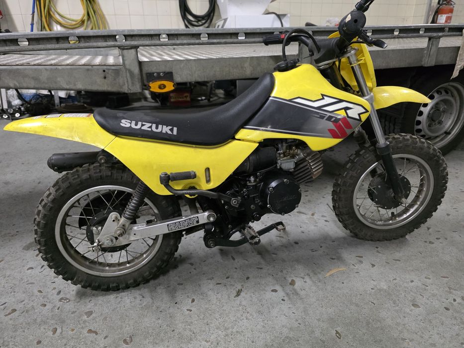 Suzuki JR 50   .