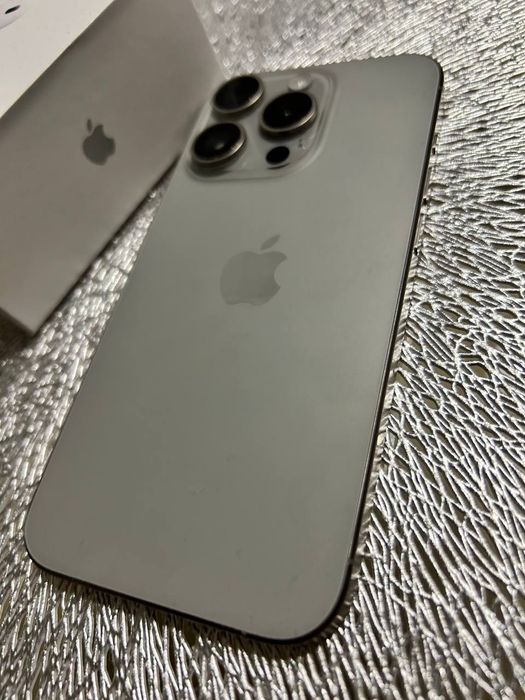 iPhone 15 pro titan