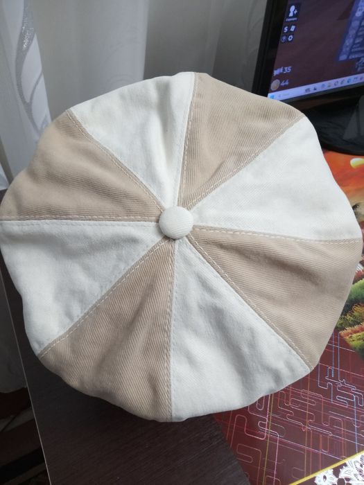 Берет з козирком