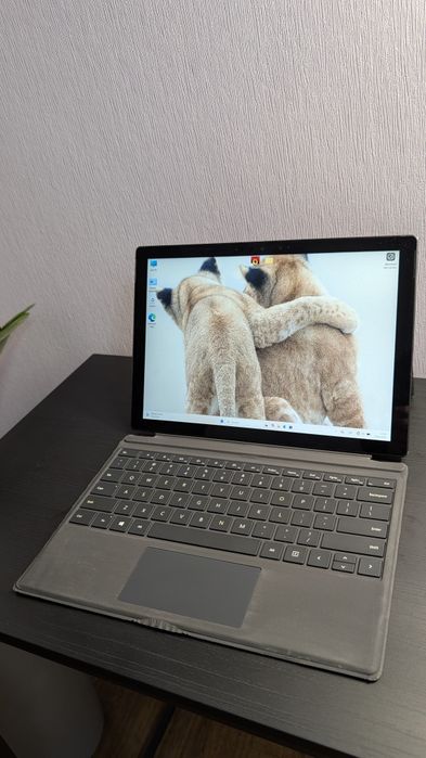 Microsoft Surface 12.3" 3k i7-1065g7 16 ram 512 ssd iris Xe 7.92
