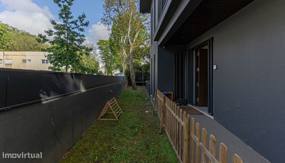 Moradia V4 com jardim para arrendamento no Porto