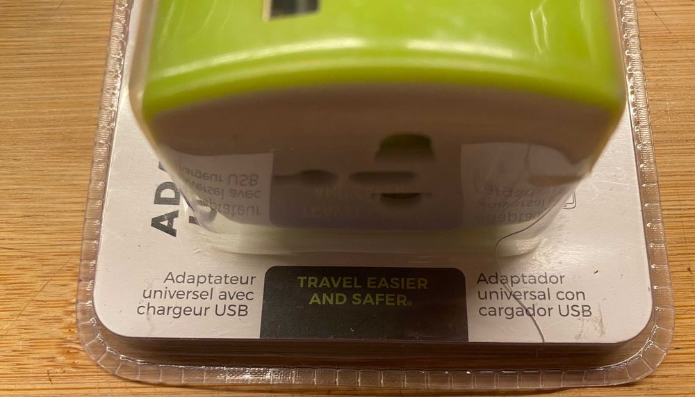 Adaptador universal com carregador USB