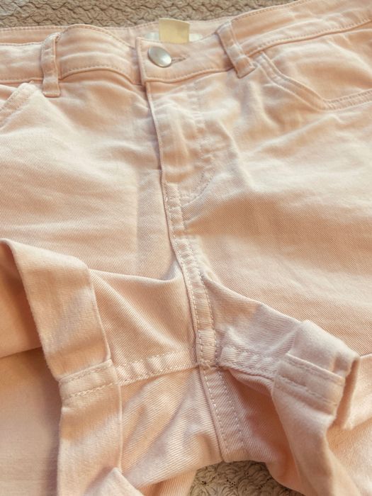 Pudrowo-różowe szorty H&M, rozmiar 36, idealne na lato
