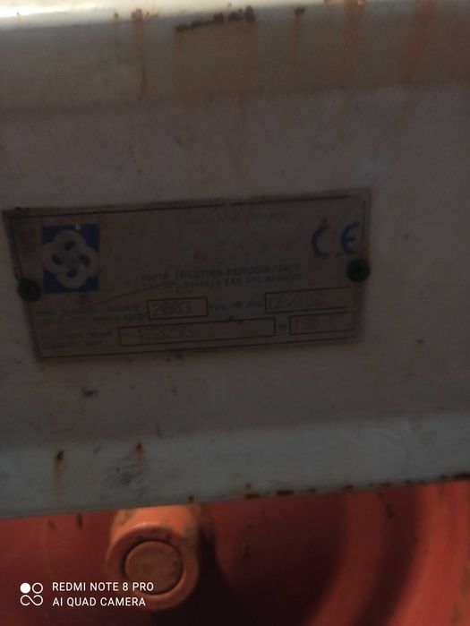 Enfardadeira lerda e várias Alfaias