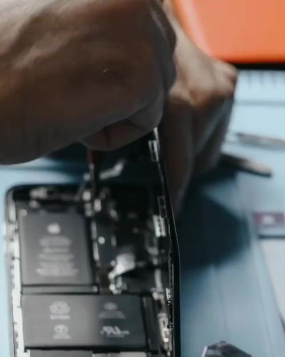 Ремонт техніки Apple iphone/macbook/ipad/apple watch