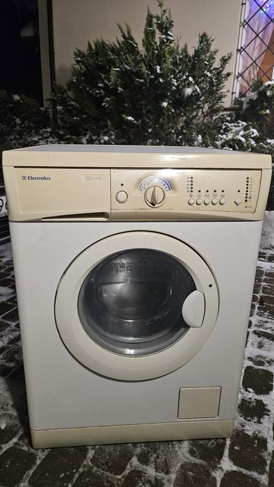 Silnik do Pralki  electrolux EW 876 F plus inne częsci