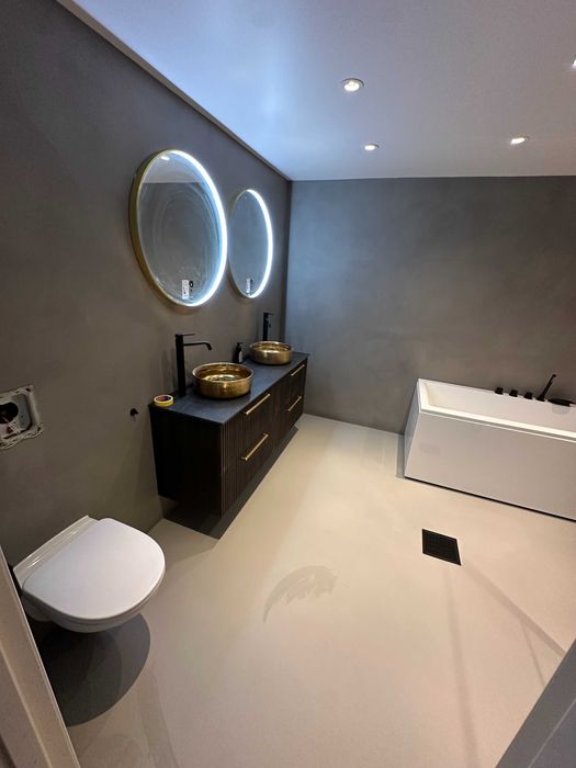 Mikrocement – nowoczesna łazienka, renowacja bez skuwania płytek