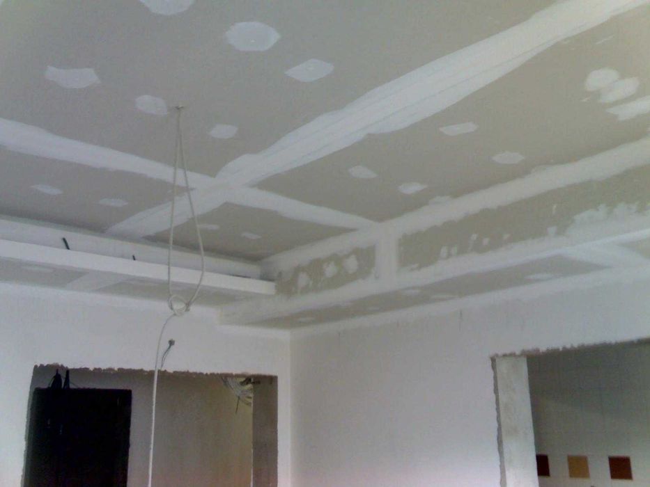 Tetos falsos. Divisórias em pladur. Pintura. Pavimentos flutuantes.