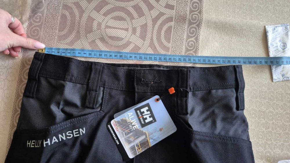 Spodenki robocze helly hansen rozmiar 32 nowe