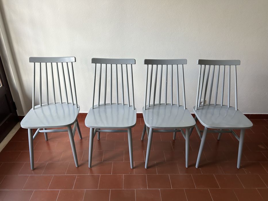 Cadeiras de sala de jantar cinzentas