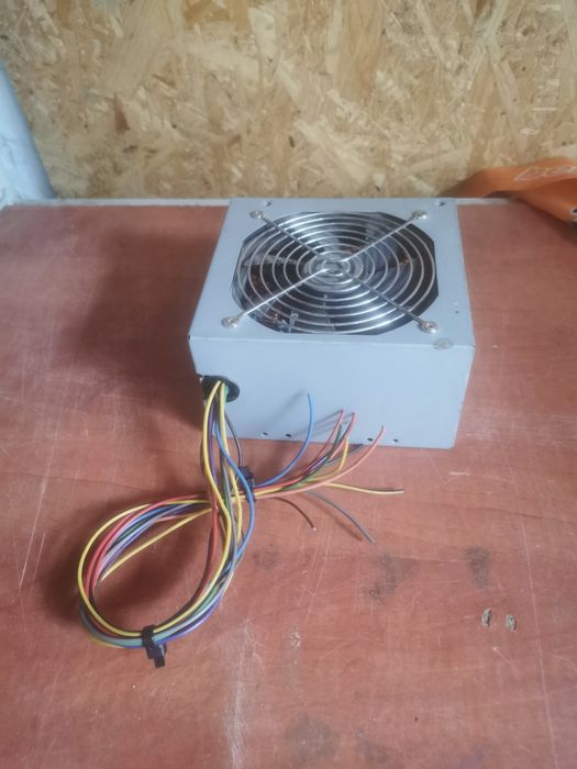 Zasilacz komputerowy Chieftec GPS 400AA 101A Obudowa.