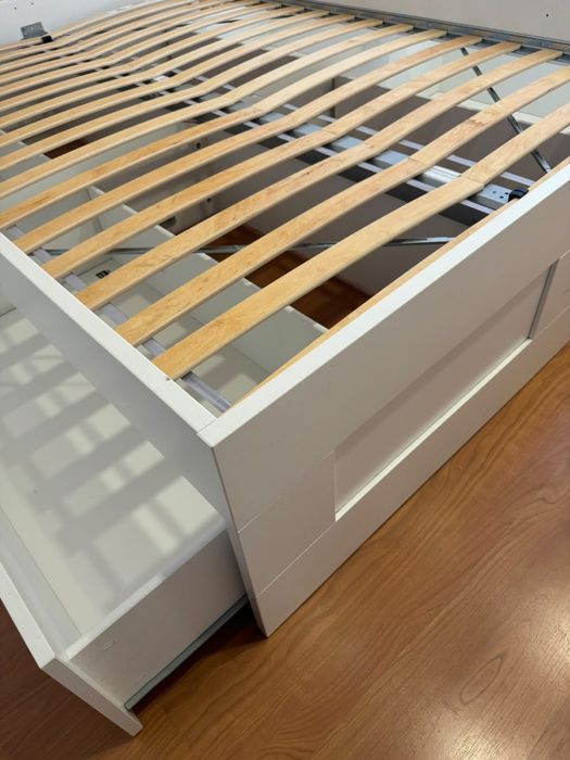 Cama Brimnes ikea 140x200 em otimo estado