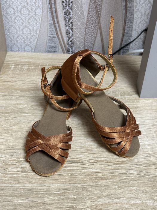 Танцевальная обувь детская