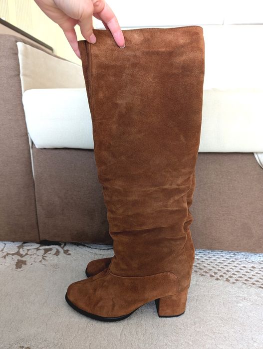 Високі замшеві сапоги чоботи