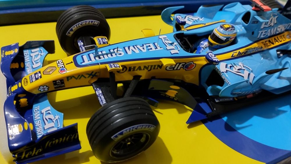 Miniatura 1/18 Fernando Alonso, campeão do mundo 2006 GP do Brasil