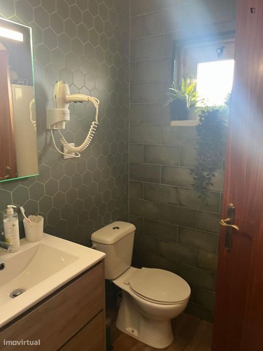 Quarto - localizado em Benfica Lisbon