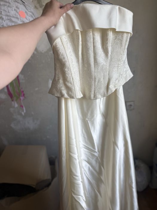 Корсет та спідниця