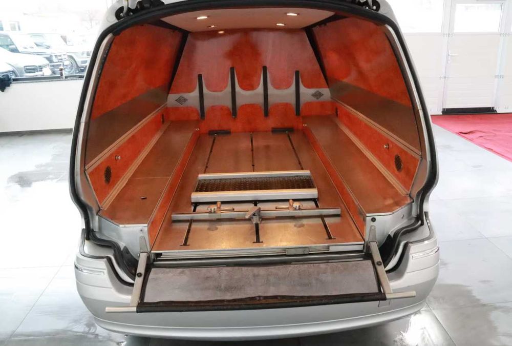 Катафалк Mercedes-Benz E 270 CDI