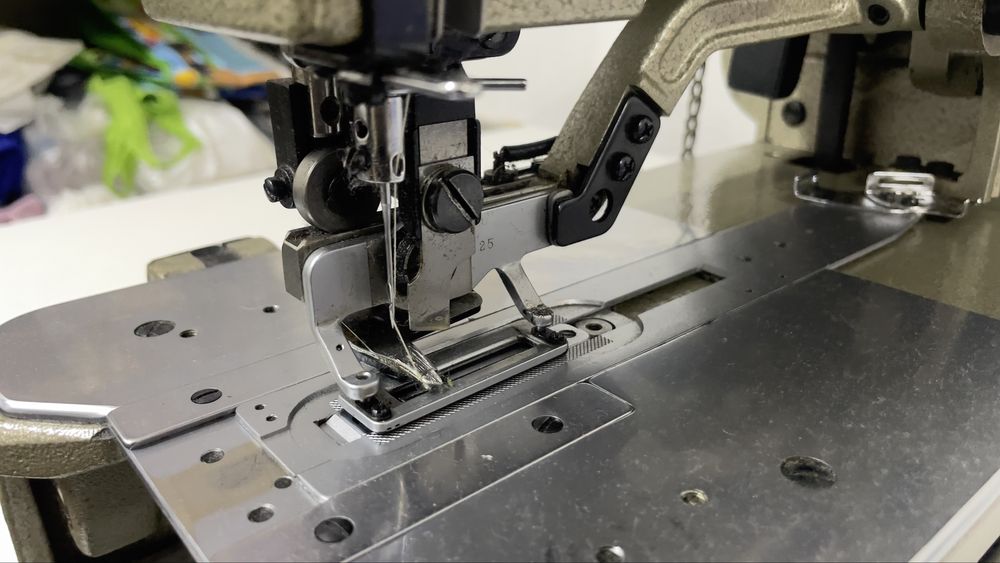 Máquina de Casear + mesa Singer