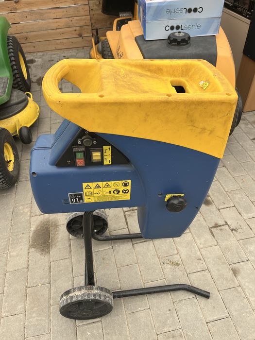 Rębak rozdrabniacz do gałęzi walcowy elektryczny