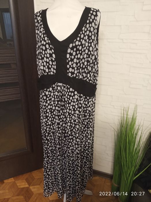 Długa suknie w grochy m-ki Marisota, r. 52/54