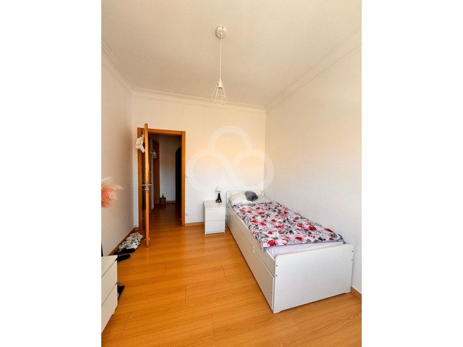 Quarto só para raparigas para arrendar com despesas incluídas Av. A...