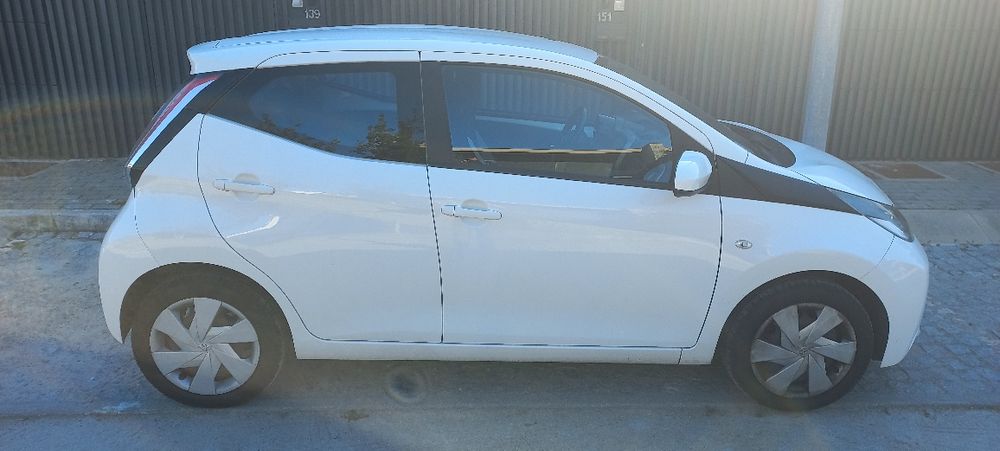 Toyota Aygo X touch 1.0 -2018 - 82000km  - 5 portas