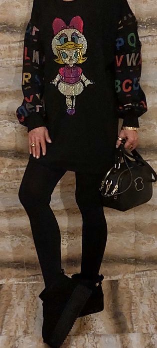 Rewelacyjna bluza wysadzana mieniącymi cyrkoniami z orginalnym rękawem