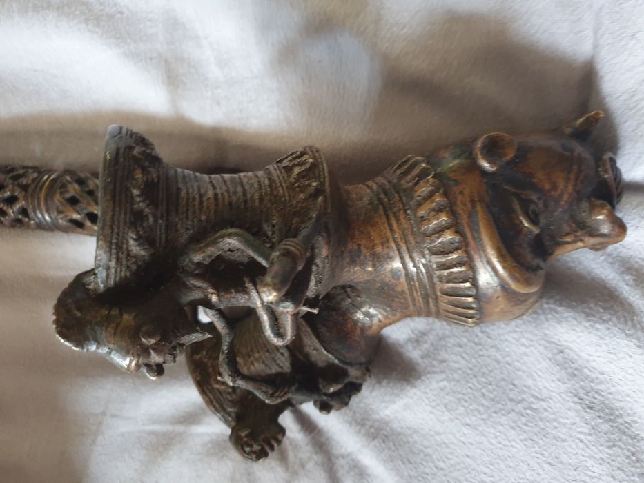 Raro antigo cachimbo ceremonial Bamum do Cameron em bronze