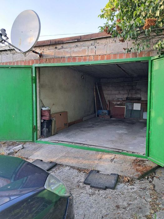 Продам 2-х этажный дом, выход к РЕКЕ. Гараж.